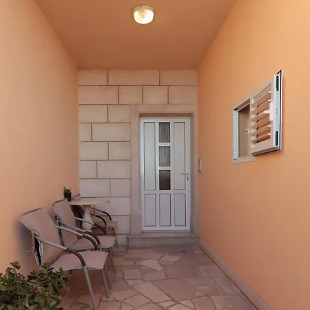 Lovely In With Wifi Apartman