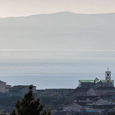 3 Bedroom Gorgeous In Apartment *