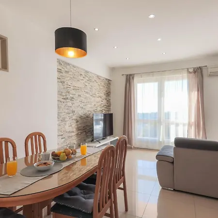 3 Bedroom Gorgeous In Apartment Split