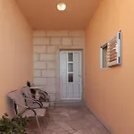 Lovely In With Wifi Апартаменты